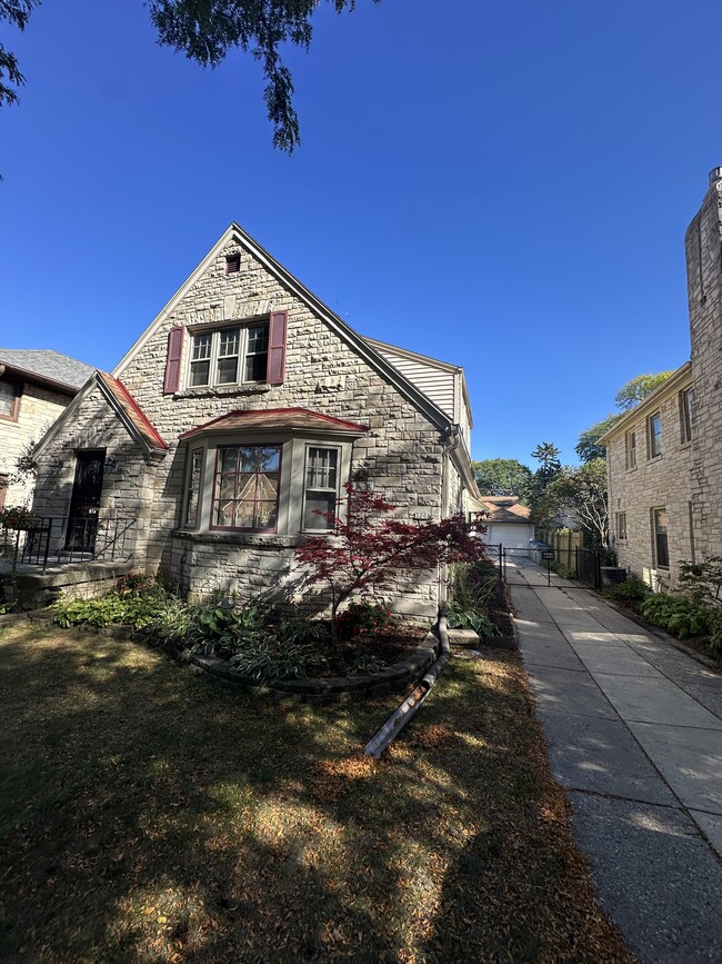 3208 N 48th St, Unit 3208 in Milwaukee, WI - Building Photo - Building Photo
