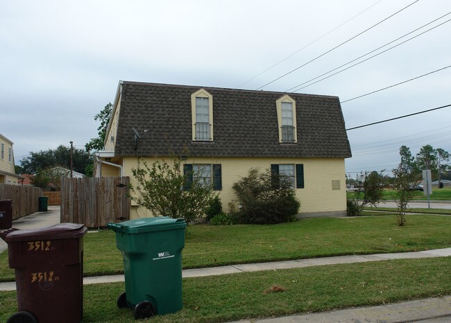 3500 Martinique Ave in Kenner, LA - Foto de edificio - Building Photo