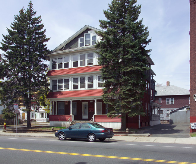 878 Chicopee St in Chicopee, MA - Foto de edificio - Building Photo