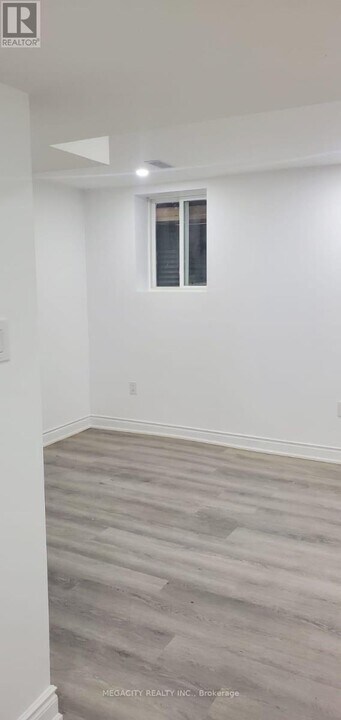 27 Galvin Ave in Caledon, ON - Building Photo