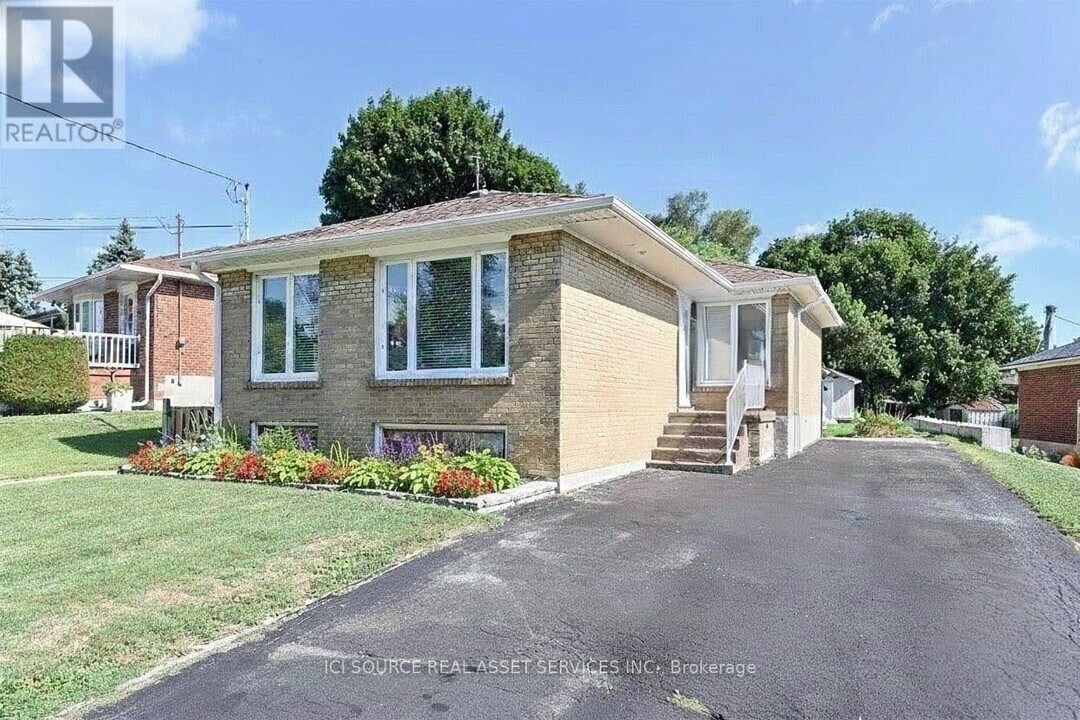 74 Tansley Ave in Toronto, ON - Building Photo