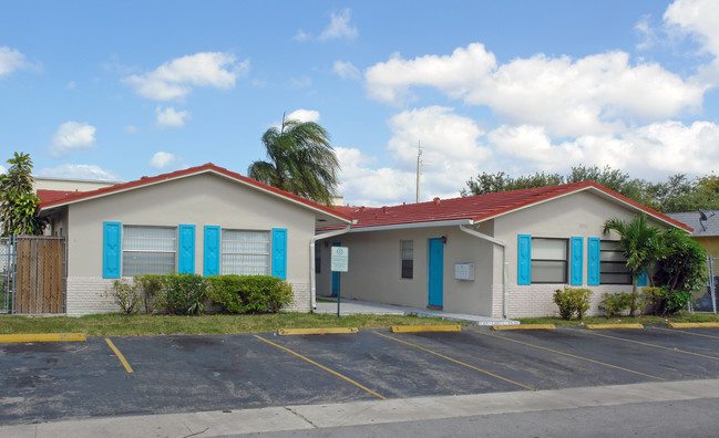 3950 NW 30th Ter in Lauderdale Lakes, FL - Building Photo - Building Photo