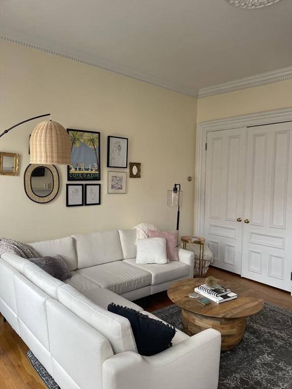 315 Beacon St, Unit 8 in Boston, MA - Building Photo - Building Photo