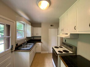 1402 Chelsea St in Winston-Salem, NC - Building Photo - Building Photo