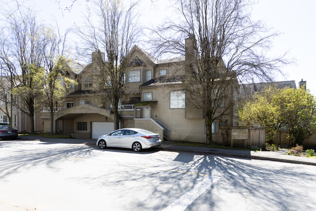 925 Tobruck Av in North Vancouver, BC - Building Photo - Building Photo