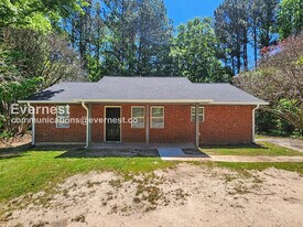 725 W Creek Cir in Monroe, GA - Building Photo