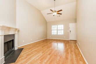 820 Thomas Bay Ct in Nashville, TN - Foto de edificio - Building Photo