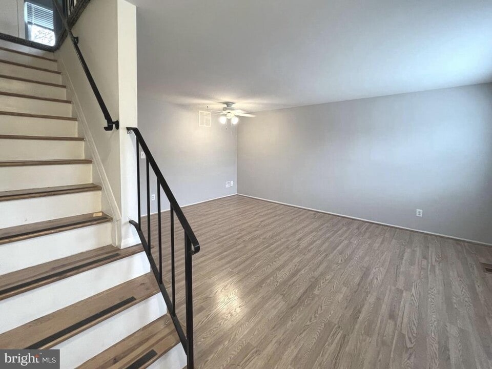 462 Long Towne Ct in Glen Burnie, MD - Building Photo