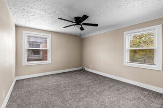 This beautifully updated 3-bedroom, 1-bath single-family home is ready for move-in! in Detroit, MI - Foto de edificio - Building Photo