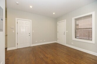1915 W Irving Park Rd in Chicago, IL - Building Photo - Building Photo