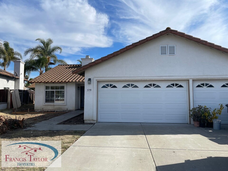 579 Starstone Pl in San Marcos, CA - Building Photo