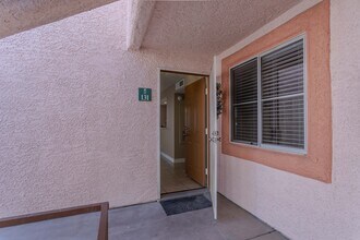 7570 W Flamingo Rd in Las Vegas, NV - Foto de edificio - Building Photo