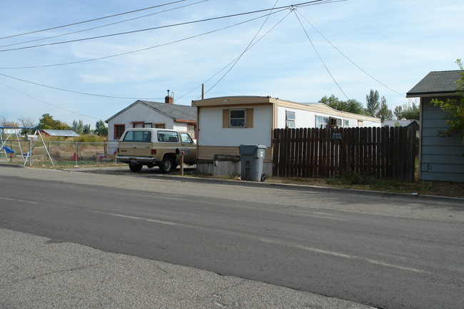 110 N Dewey St in Middleton, ID - Foto de edificio - Building Photo