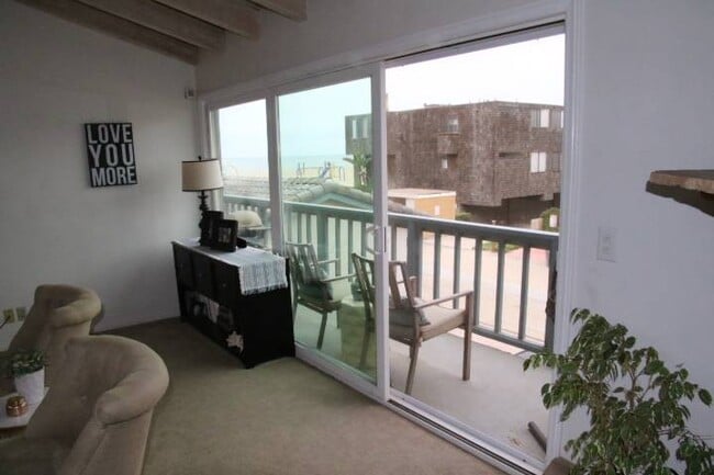 5143 Neptune Sq in Oxnard, CA - Building Photo - Building Photo