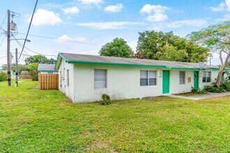 4907 Gulfstream Rd in Lake Worth, FL - Building Photo - Building Photo