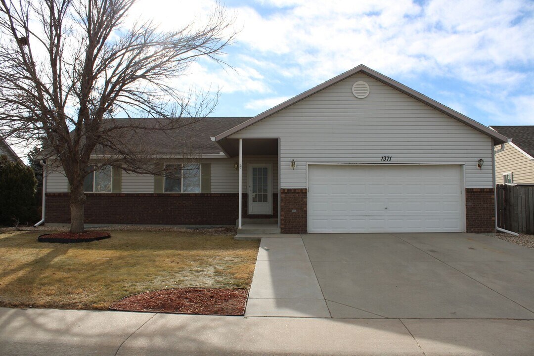 1371 Westwood Dr in Windsor, CO - Building Photo