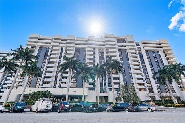 600 Biltmore Way, Unit 1014 in Coral Gables, FL - Building Photo - Building Photo