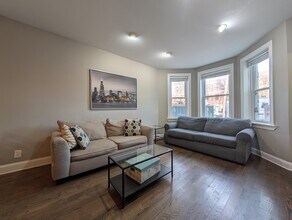 1911 W Addison St, Unit 1 in Chicago, IL - Foto de edificio - Building Photo