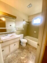 8 N Chestnut St in Mount Joy, PA - Building Photo - Building Photo