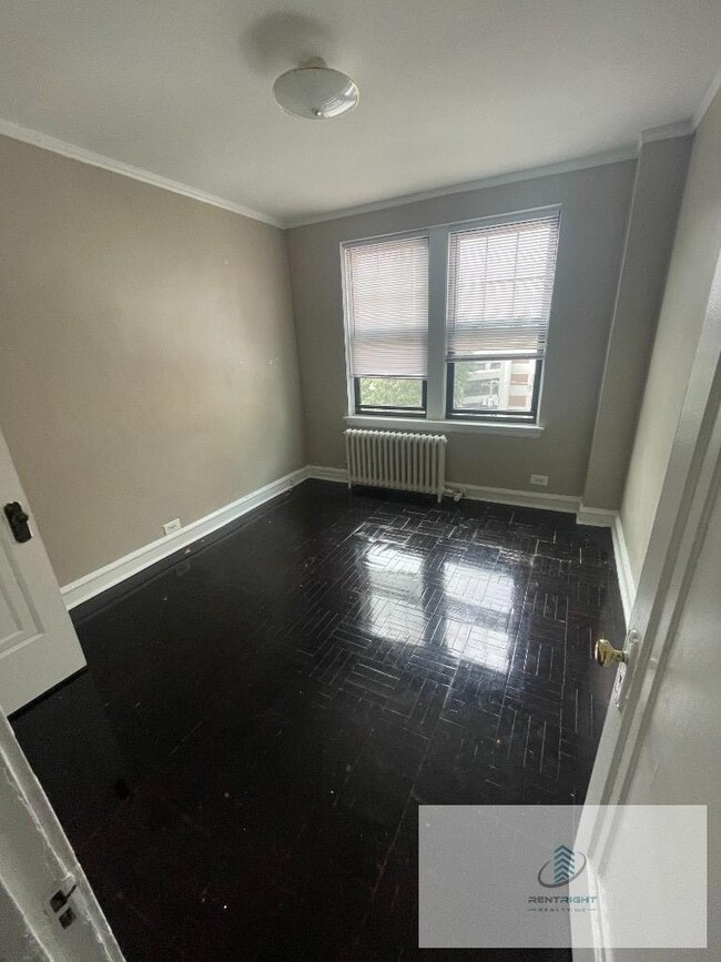 property at 1209 W Sherwin Ave