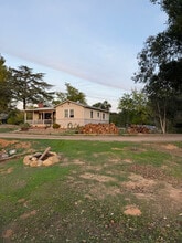 1210 Woodland Ave in Ojai, CA - Foto de edificio - Building Photo