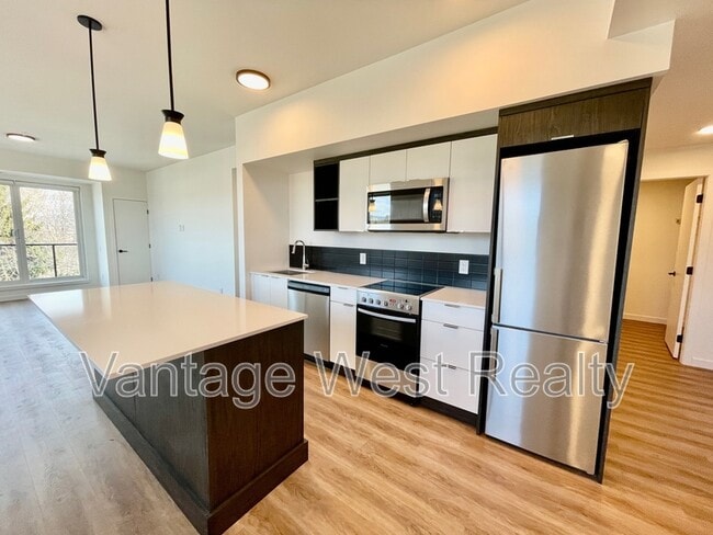 615-615 Rutland Rd N in Kelowna, BC - Building Photo - Building Photo