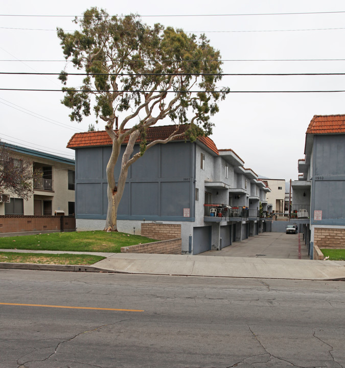 1910-1912 Grismer Ave in Burbank, CA - Building Photo