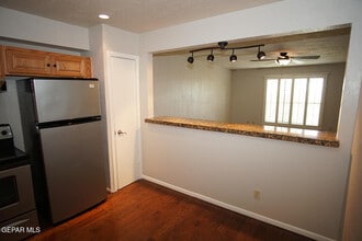 4433 N Stanton St in El Paso, TX - Building Photo - Building Photo