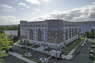 Point & Ravine in Yonkers, NY - Building Photo - Primary Photo