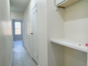 77-55 75th St-Unit -B in Queens, NY - Building Photo - Building Photo