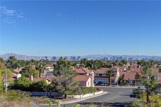 8700 Captains Pl in Las Vegas, NV - Building Photo - Building Photo