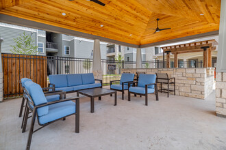 Horizon Pointe Apartments in San Antonio, TX - Foto de edificio - Building Photo