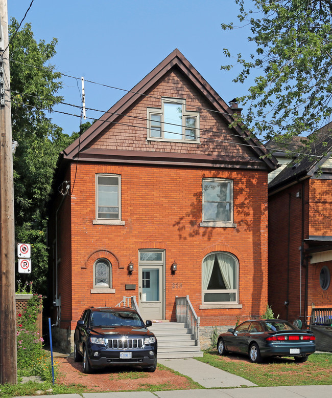 226 Hess St S in Hamilton, ON - Building Photo - Primary Photo