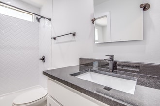 410 Lansing St in Dallas, TX - Building Photo - Building Photo