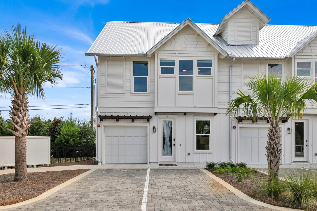 24 Blue Gulf Dr in Santa Rosa Beach, FL - Building Photo