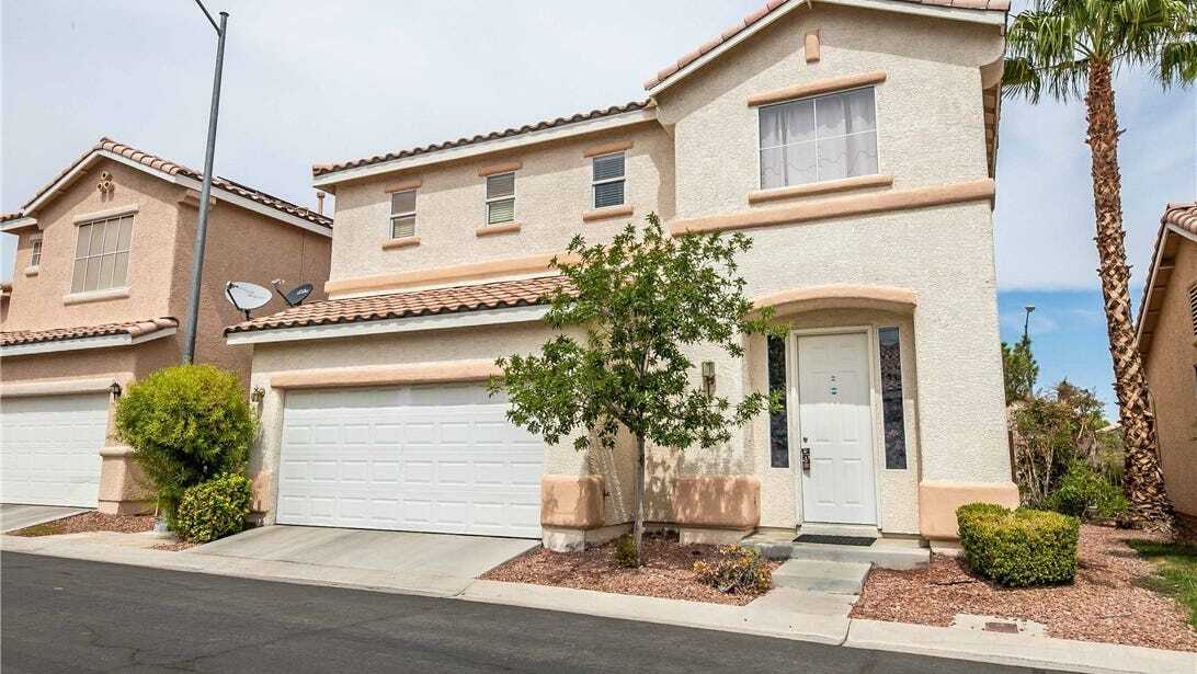 824 Clear Diamond Ave in Las Vegas, NV - Building Photo