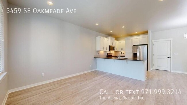 property at 3459 SE Oakmeade Ave