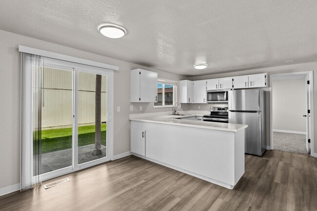 325 S Johnson St in Kennewick, WA - Building Photo - Building Photo