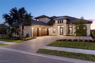 15429 Turin Dr in Naples, FL - Building Photo