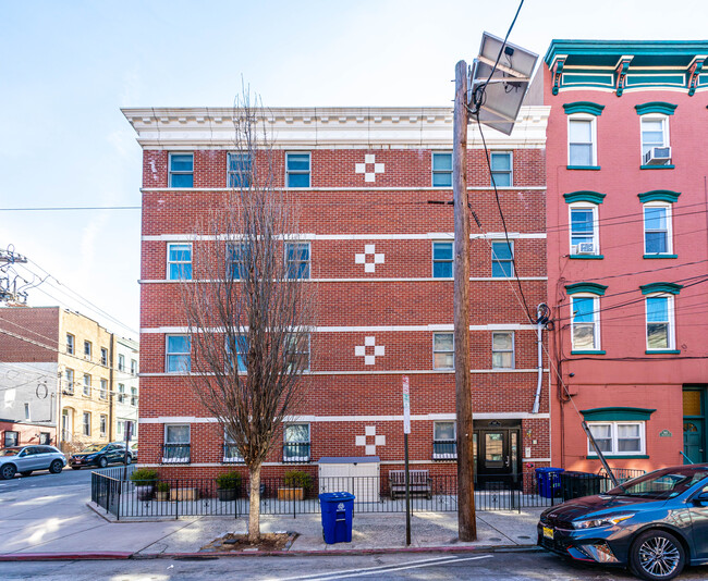 547 Bloomfield in Hoboken, NJ - Building Photo - Building Photo