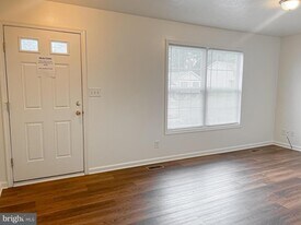 104 Basin Dr in Inwood, WV - Building Photo