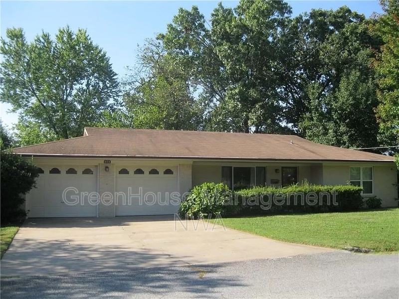 805 Carson Dr in Bentonville, AR - Building Photo
