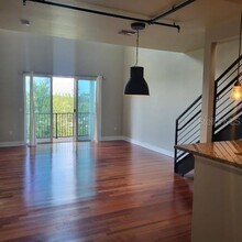 1501 Doyle Carlton Dr in Tampa, FL - Foto de edificio - Building Photo