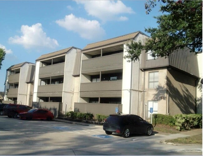 3005 Walnut Bend Ln in Houston, TX - Building Photo - Building Photo