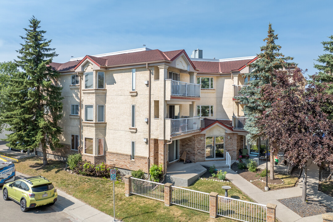 1715 35th St SE in Calgary, AB - Building Photo