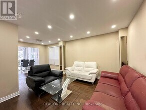 144 Clansman Trail in Mississauga, ON - Building Photo - Building Photo