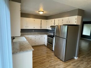 634 Villa Rd in Newberg, OR - Building Photo - Building Photo