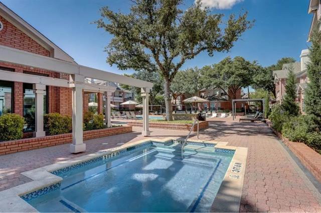 17250 Knoll Trail Dr in Dallas, TX - Building Photo