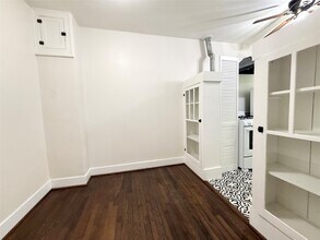 1136 Berthea St in Houston, TX - Building Photo - Building Photo