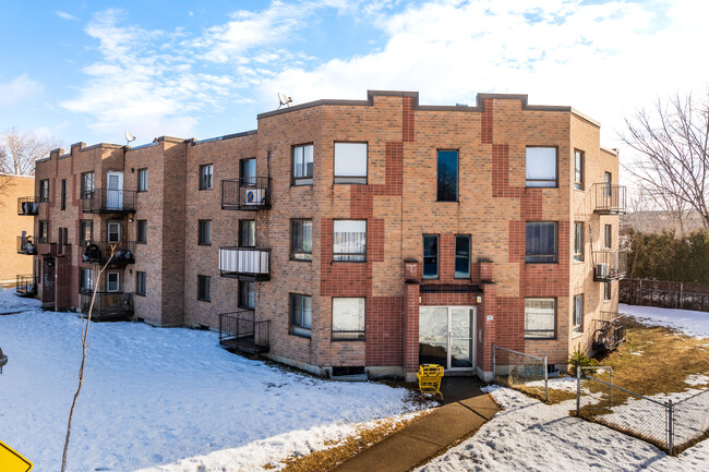 7490 André-Ampère Av